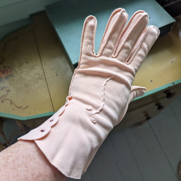 Vintage Light Peach Gloves - Picture 2 of 6